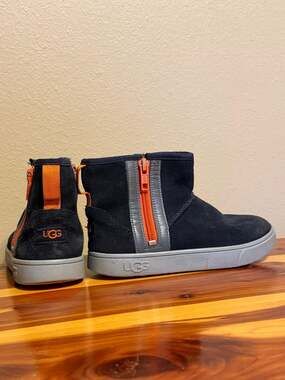 UGG Kids 13 Adler Suede Zipper Sneaker Boots in True Navy and Orange
